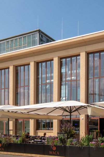 Außenterrasse in der Motorworld